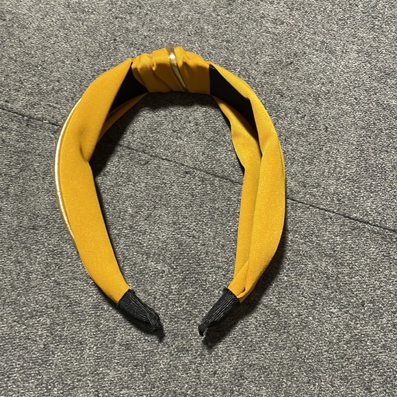 Knot headband, NWOT - Picture 2 of 4